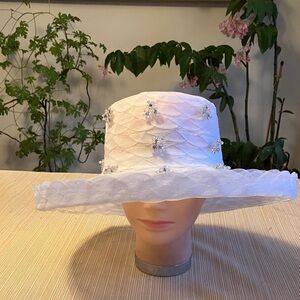 Chic White Floral Women's Hat